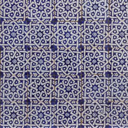 Hand painted tile Daima