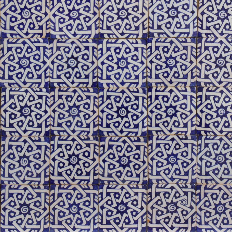 Hand painted tile Daima