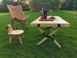 Klappbarer Holztisch zum Camping