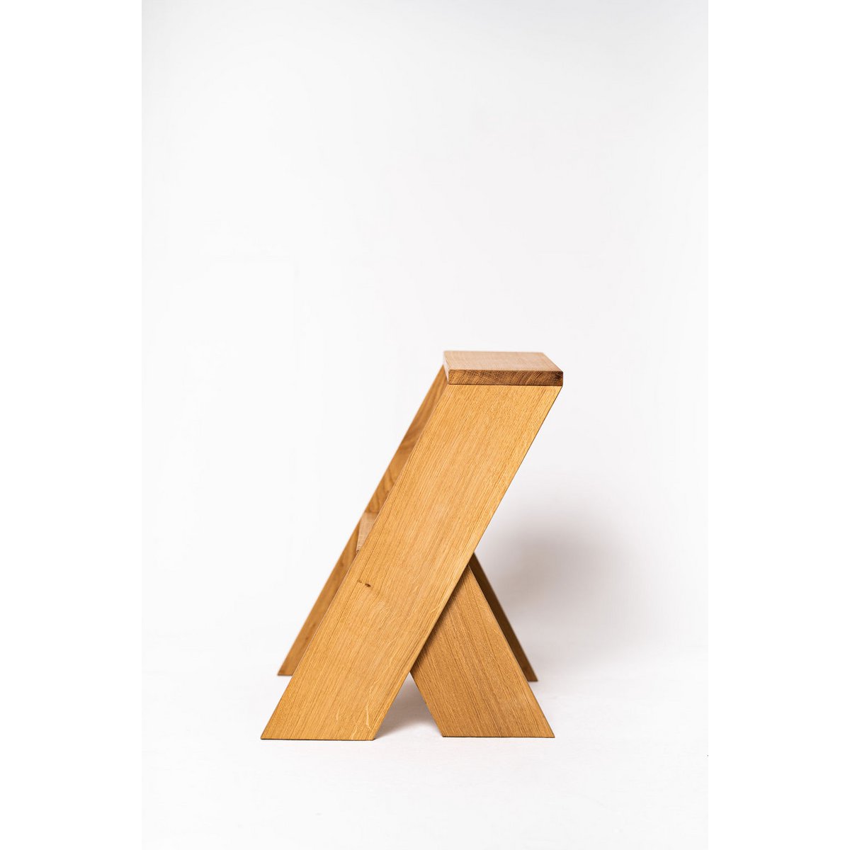 Escabeau, tabouret LOBO en chêne massif