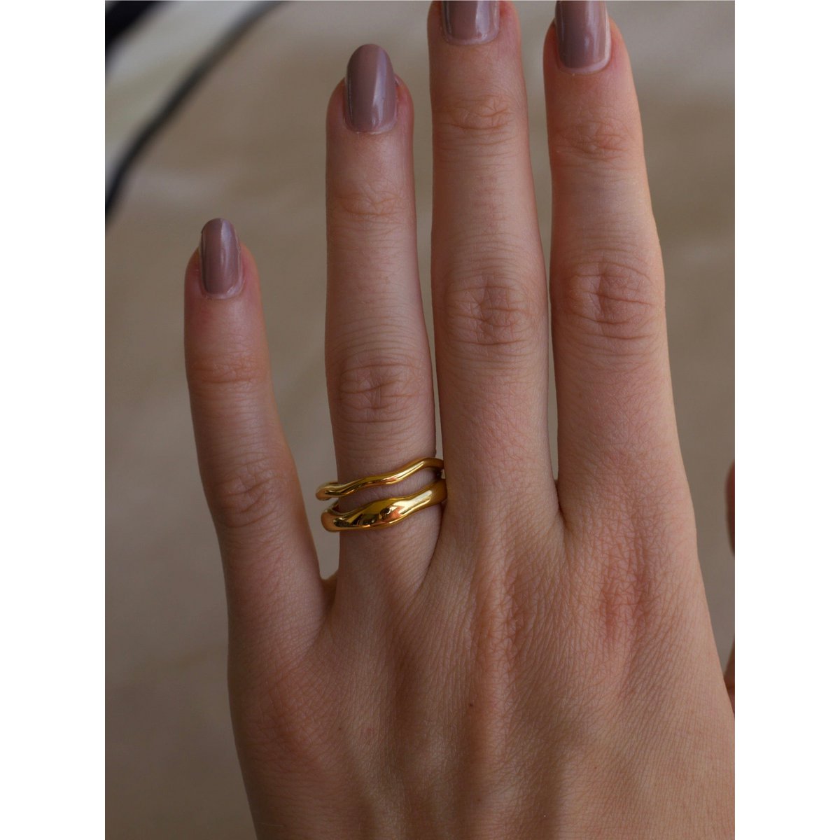 Shantina – Doppellagiger Wellen-Gold-Stapelring