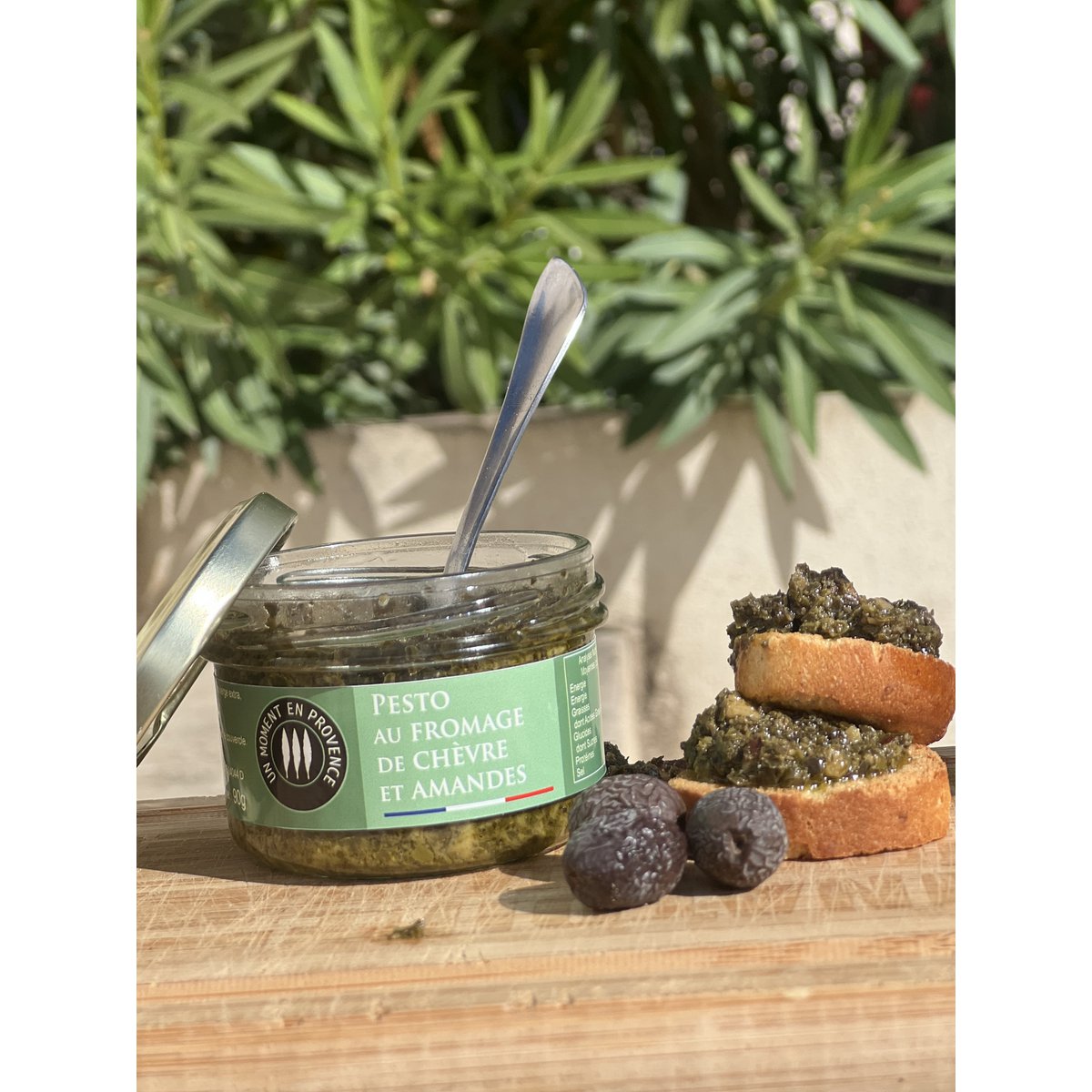Goat Cheese and Almond Pesto: The Art of Provence in 90g 🌿✨