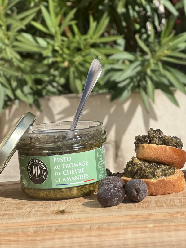 Goat Cheese and Almond Pesto: The Art of Provence in 90g 🌿✨