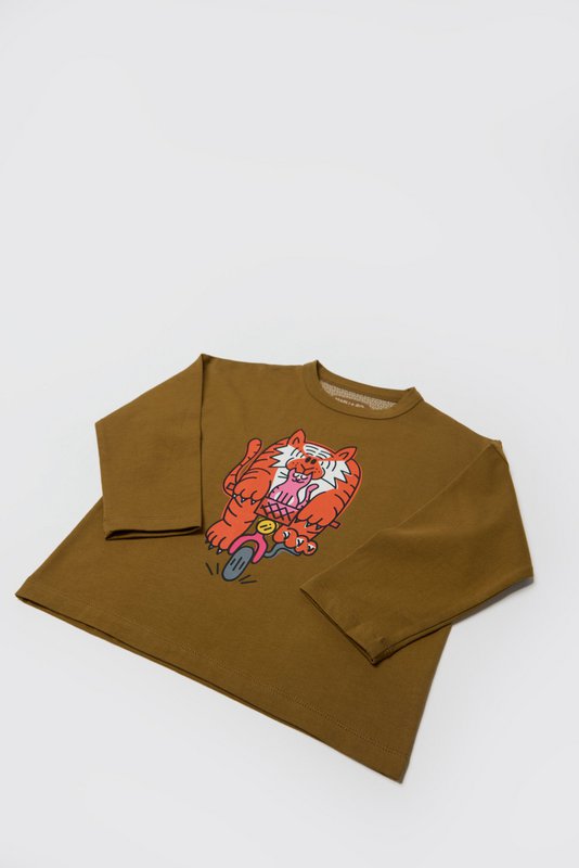 GRUNDLÆGGENDE HEAVY-WEIGHT 'PEDAL FASTER' GRAFISK T-SHIRT