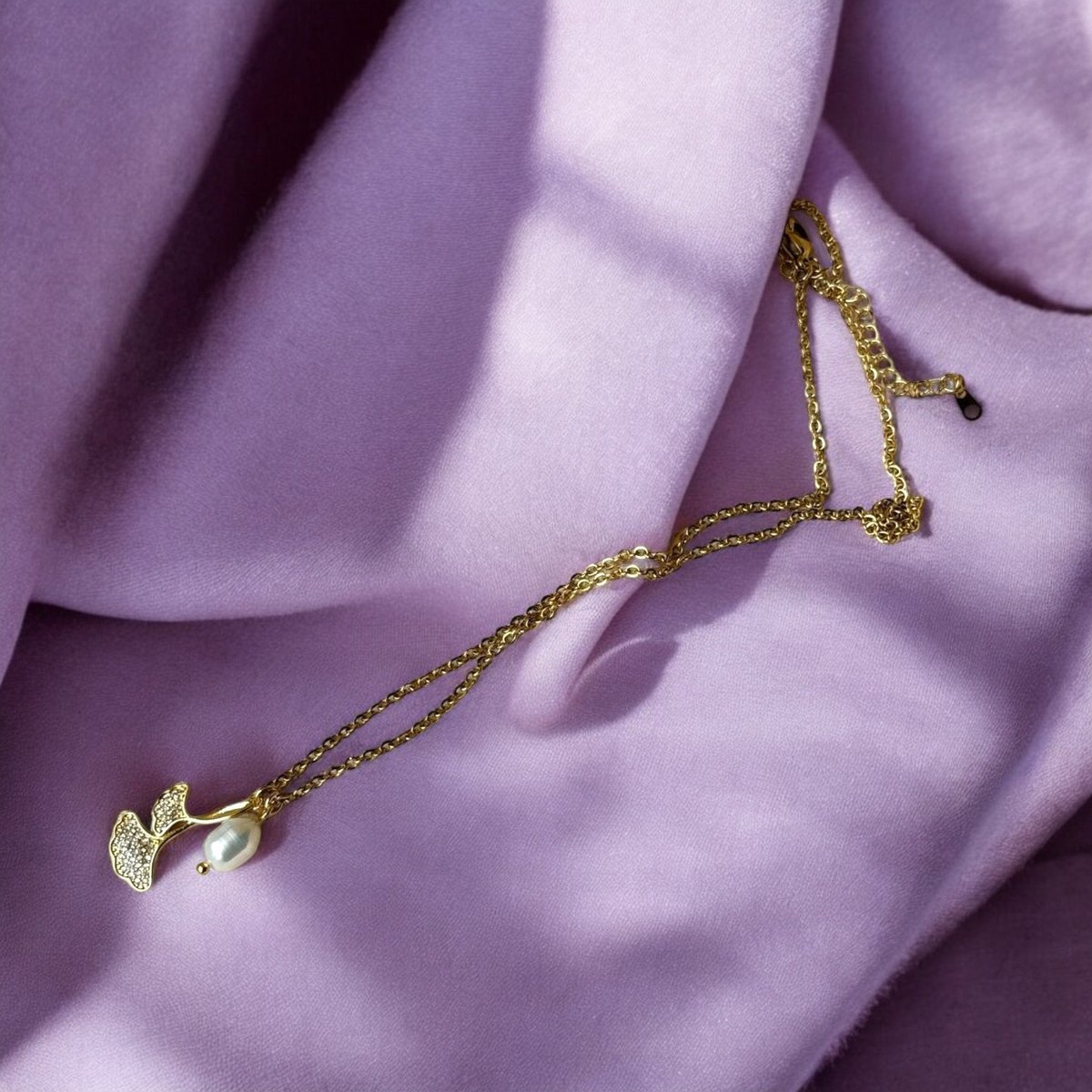 Ginkgo Pearl Drop – Collier de feuilles de Ginkgo avec perle