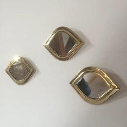 Specchio in ottone a forma di occhio