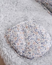 Girl's gray faux fur coat with flower pockets P129-11607211