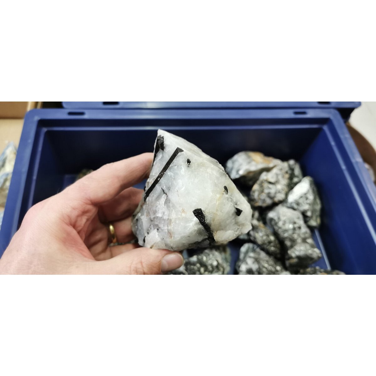 Raw Stones - Black Tourmaline & Quartz (1 kg)