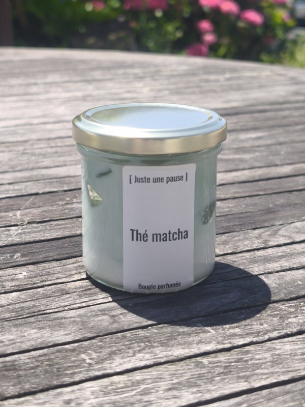 Pistachio and chocolate whipped cream candle