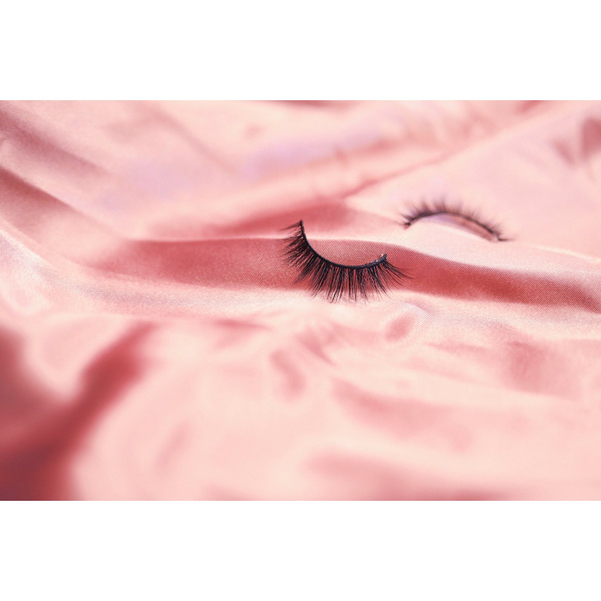 Lovely Lashes Deluxe Kit con delineador de ojos negro