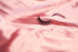 Lovely Lashes Deluxe Kit with Black Eyeliner