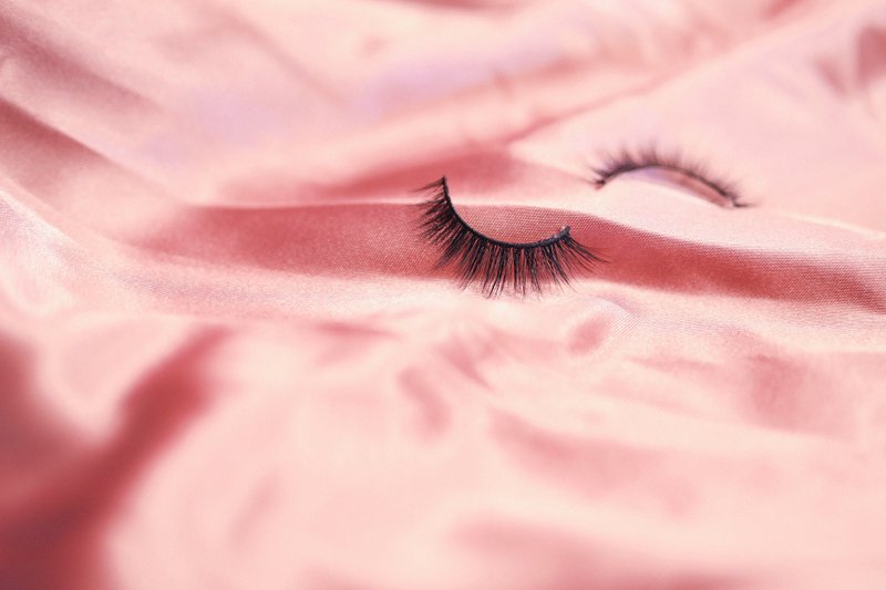 Lovely Lashes Deluxe Kit mit schwarzem Eyeliner