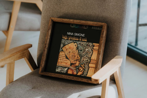 Handgemaakte eiken frame voor vinylalbumdisplay, stijlvol muziekdecor en ideaal geschenk voor enthousiastelingen