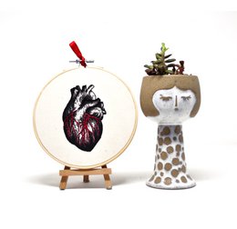 Handmade Embroidery Hoop Wall Art - Anatomical Heart- Textile Wall Decoration 15cm - Valentine's Day Gift