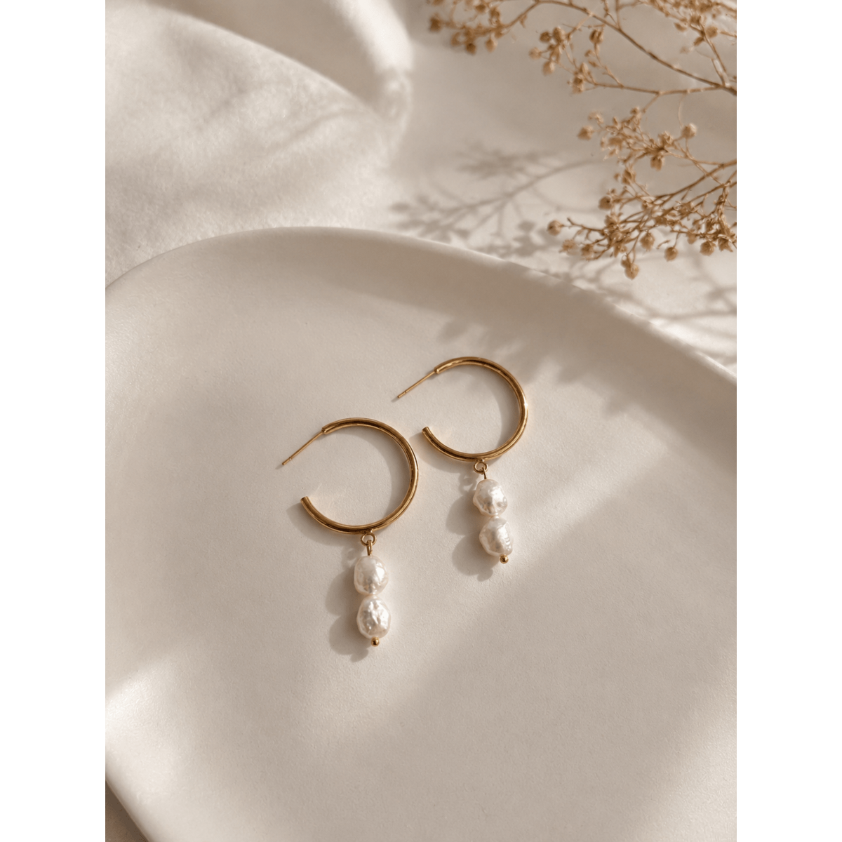 CHARLIZE – Creolen mit goldenen Flussperlen