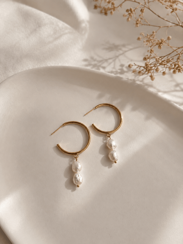 CHARLIZE – Creolen mit goldenen Flussperlen