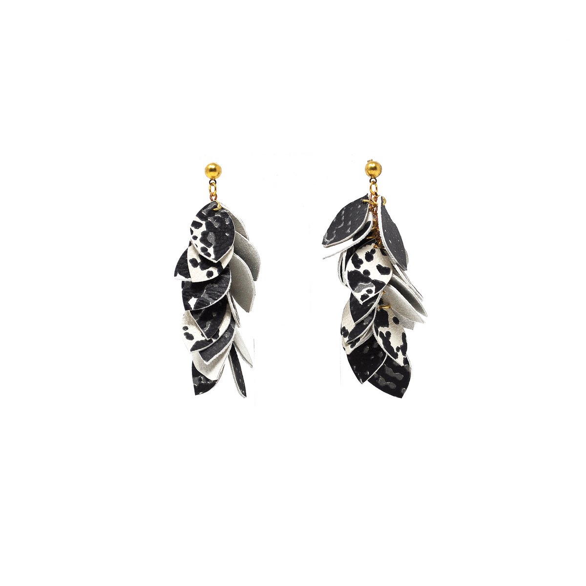 Boucles d'oreilles en forme de feuille de cuir fabriquées à la main - Conception en couches - JUSQU'À LA MOINS DE STOCKS