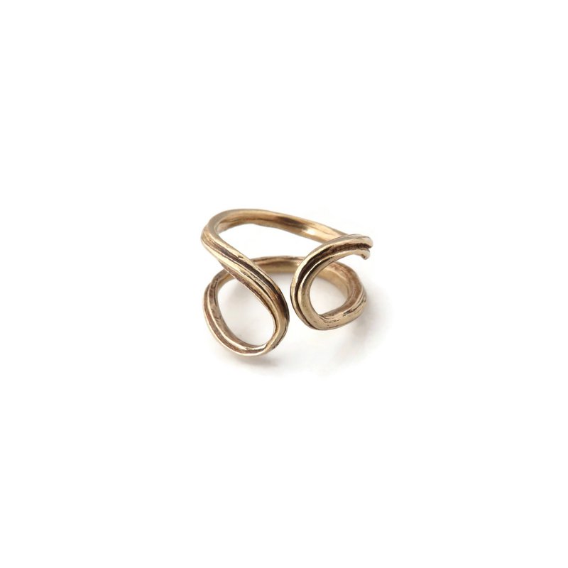 Verstelbare gepatineerde bronzen ring – sculpturaal organisch