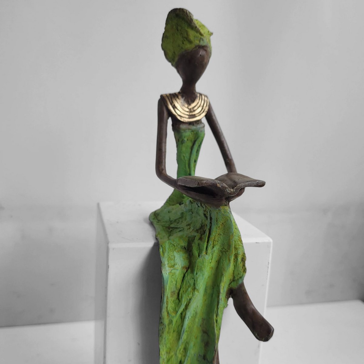 Bronze-Skulptur "kvinde, der læser" af Hamed Nikiema | 28 cm
