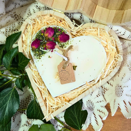 Herz-Geschenkbox, großes Herz mit Rosenknospen