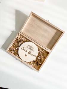 Box with pregnancy announcement circle ''Hooray you're going to be a big brother!''