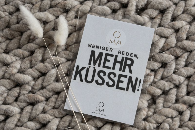 Jernbillede "Mindre snak, kys mere!"