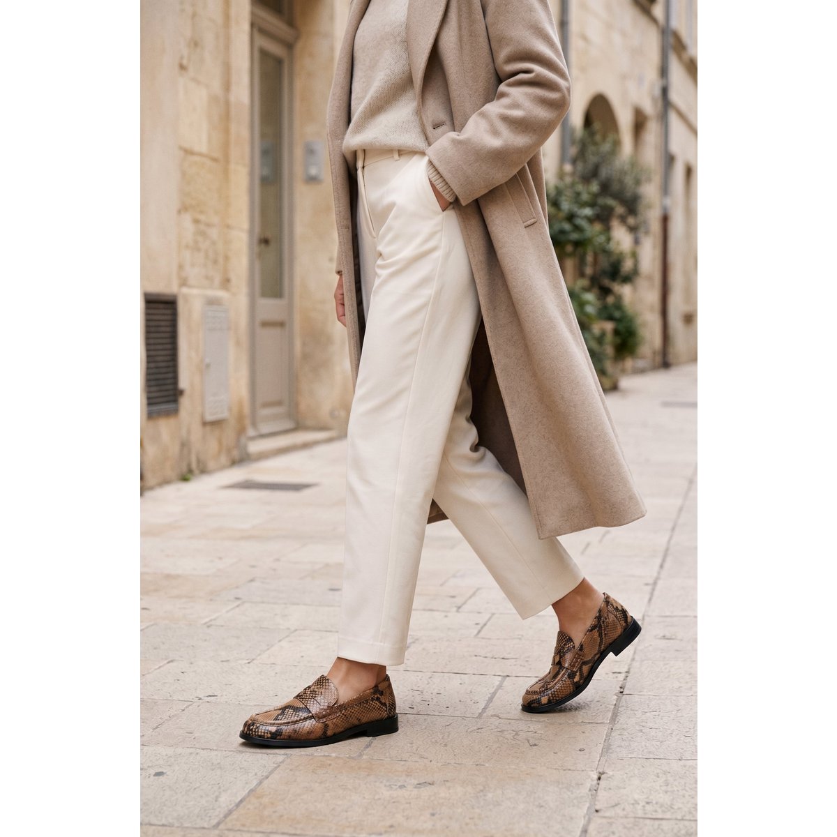 EMILIA SNAKE TAUPE – Flache Loafer aus weichem Leder