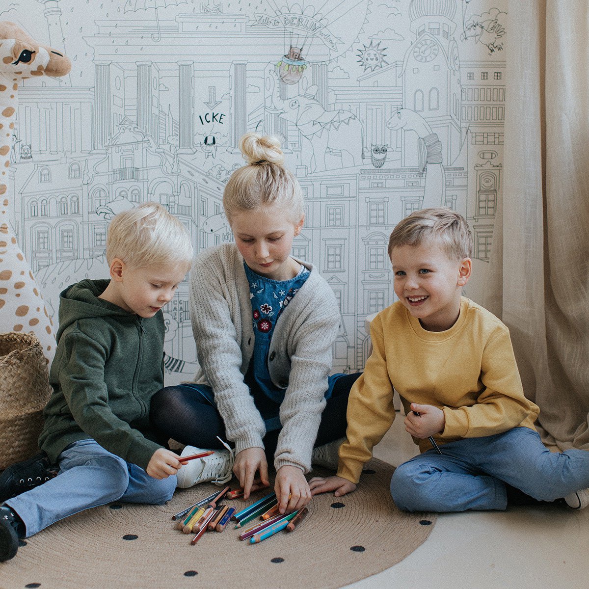 Schilderbehang en XXL mural "Little Artists"