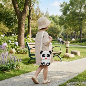 Ogi Mogi Toys Panda Umhängetasche