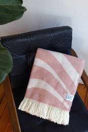 Wool blanket / cuddly blanket bold rosestone