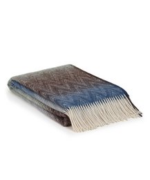  Cozy yellow throw blanket with fringe detail, made of soft, high-quality material for a comfortable and stylish addition to any living space.