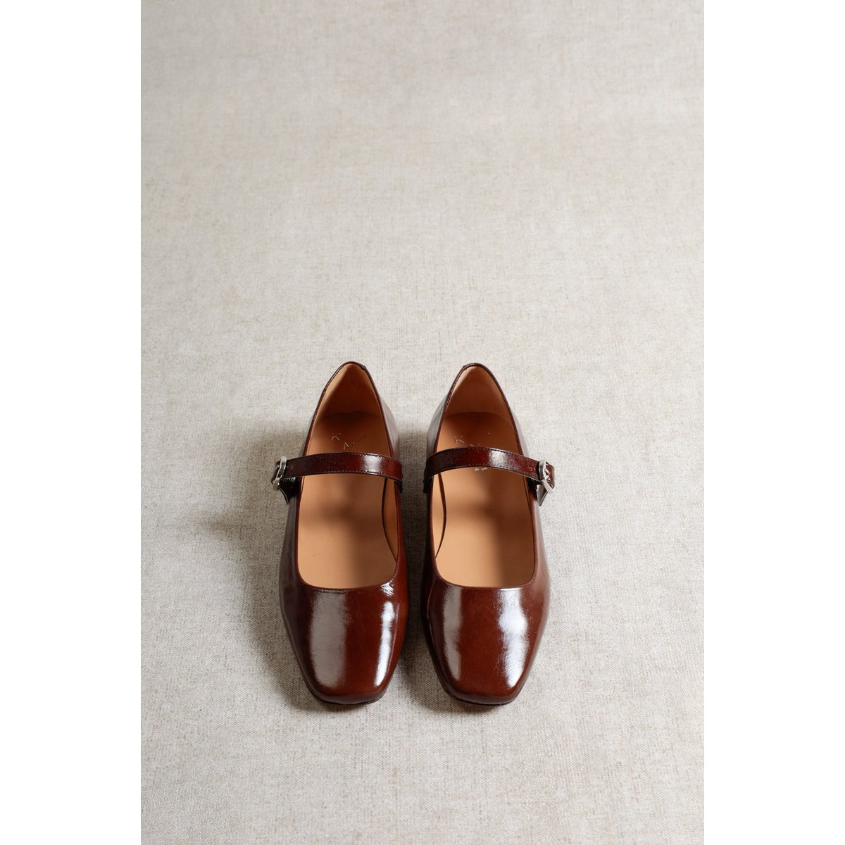 YOTA CASTAGNA BRUIN – Mary Jane flats van lakleer