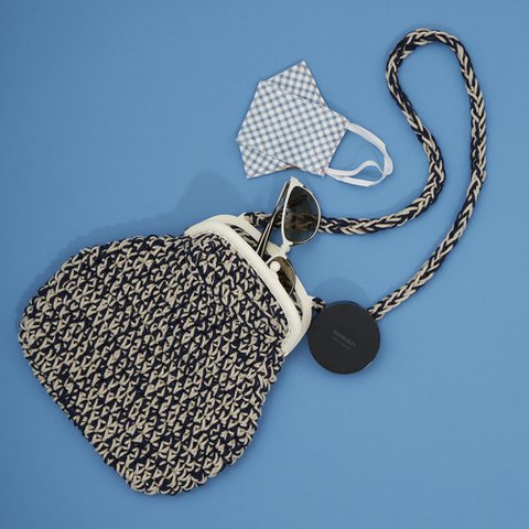 “Kiss me Mama” crochet retro shape purse