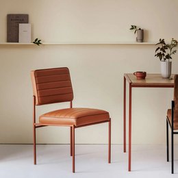  Cube dining table chair - leather premium. Cognac, Kupfer, Black, Gold, Weiß, Schwarz premium leather dining chair. Minimalist, rectangular design with metal frame.