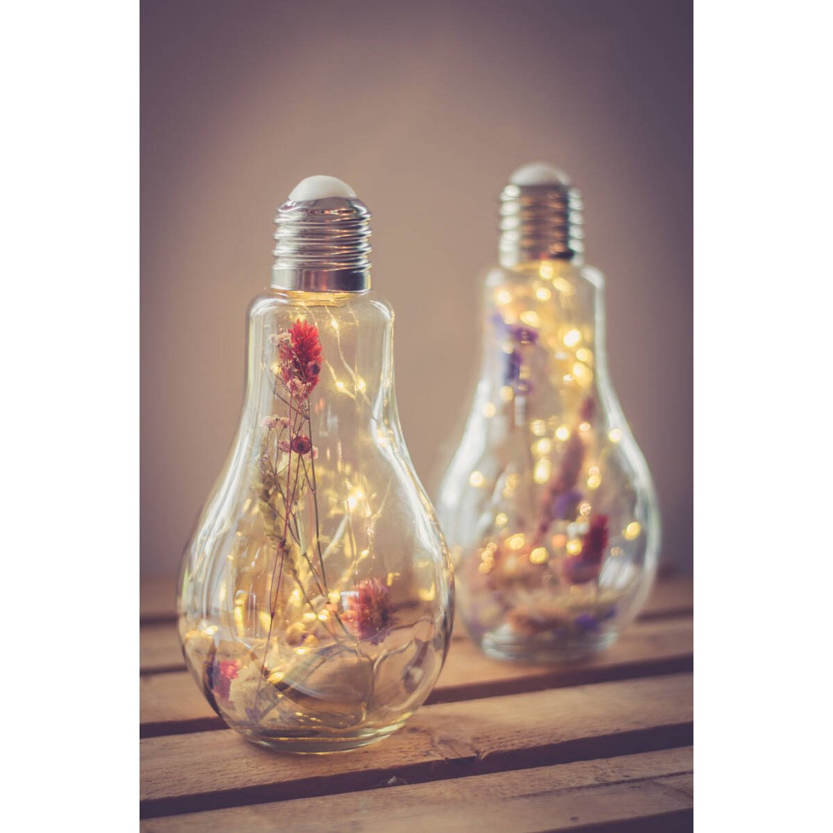 Bordlampe med tørrede blomster