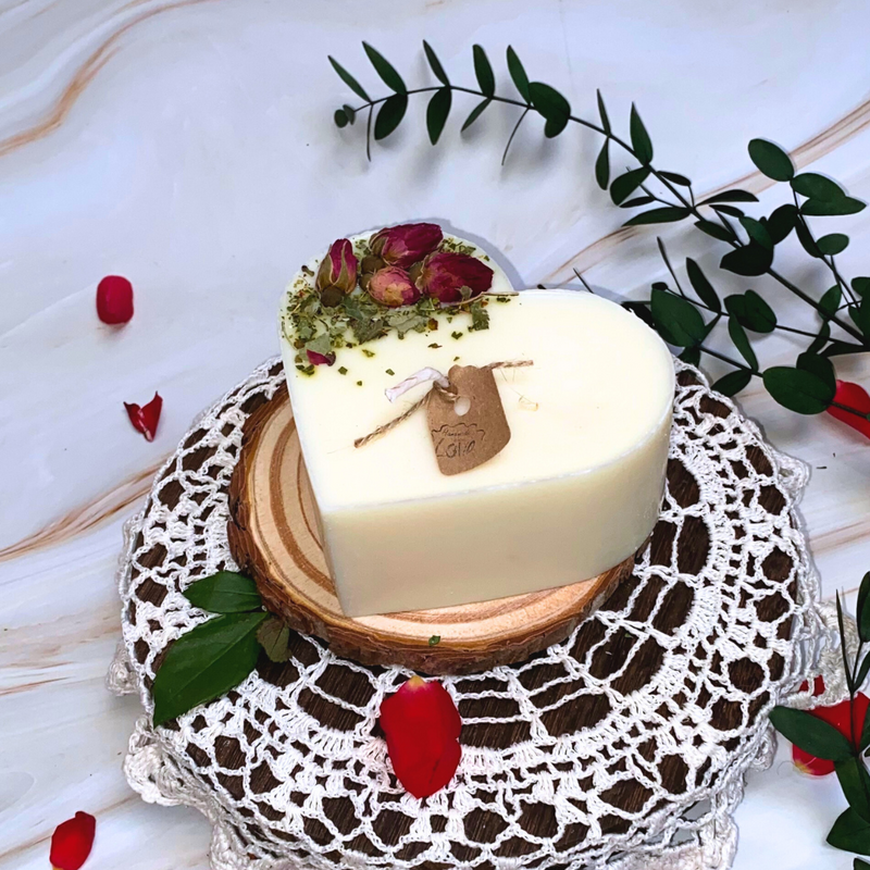 Herz-Geschenkbox, großes Herz mit Rosenknospen