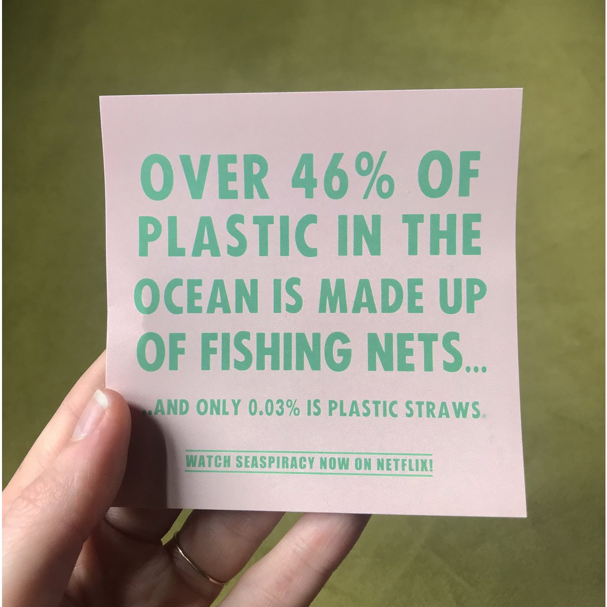Veganistische binnen- en buitenstickers over plasticvervuiling door vissen'