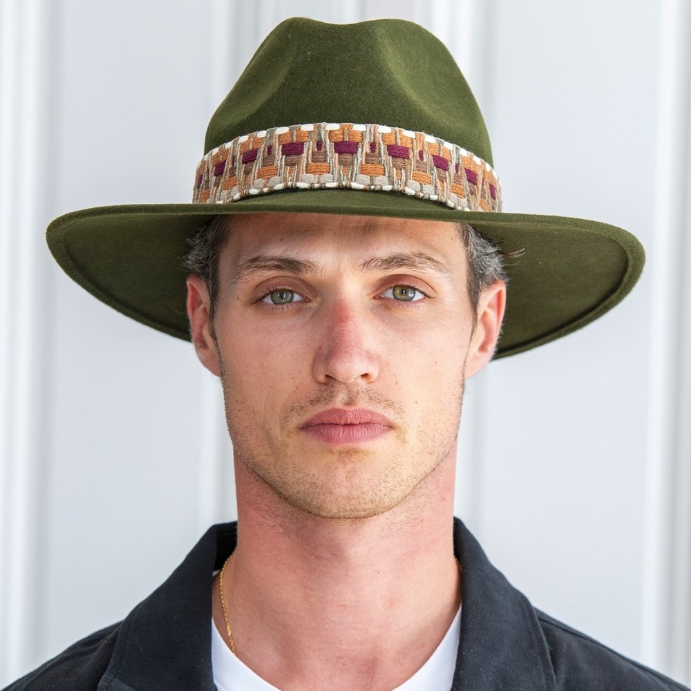 CAPPELLO A TENDA LARGA - treccia etnica