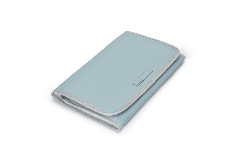 Sac de Grossesse MIREM By Nenina & Co Dusty Blue + Cadeau Matelas à Langer + Attache Sucette