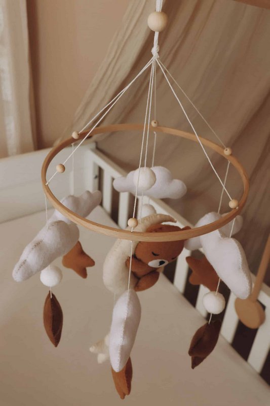 Handgemaakte Slapende Teddybeer Muziekmobiel - Boxmobiel - Baby mobile - mobile wickeltisch