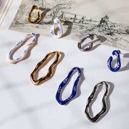 Boucles d'oreilles 2 en 1 en émail Varia — Bleu et doré