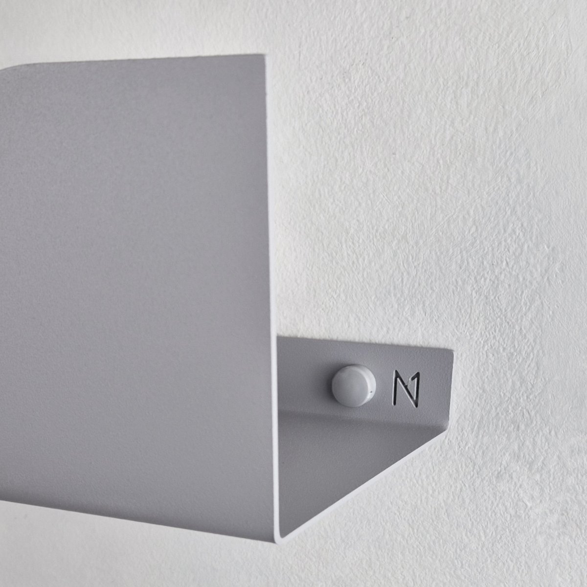 Grå metal væg hylde bauhaus
