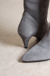 ALICE GREY – Slouchy suède halfhoge laarzen
