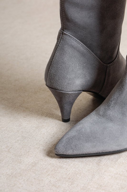 ALICE GREY – Slouchy suède halfhoge laarzen