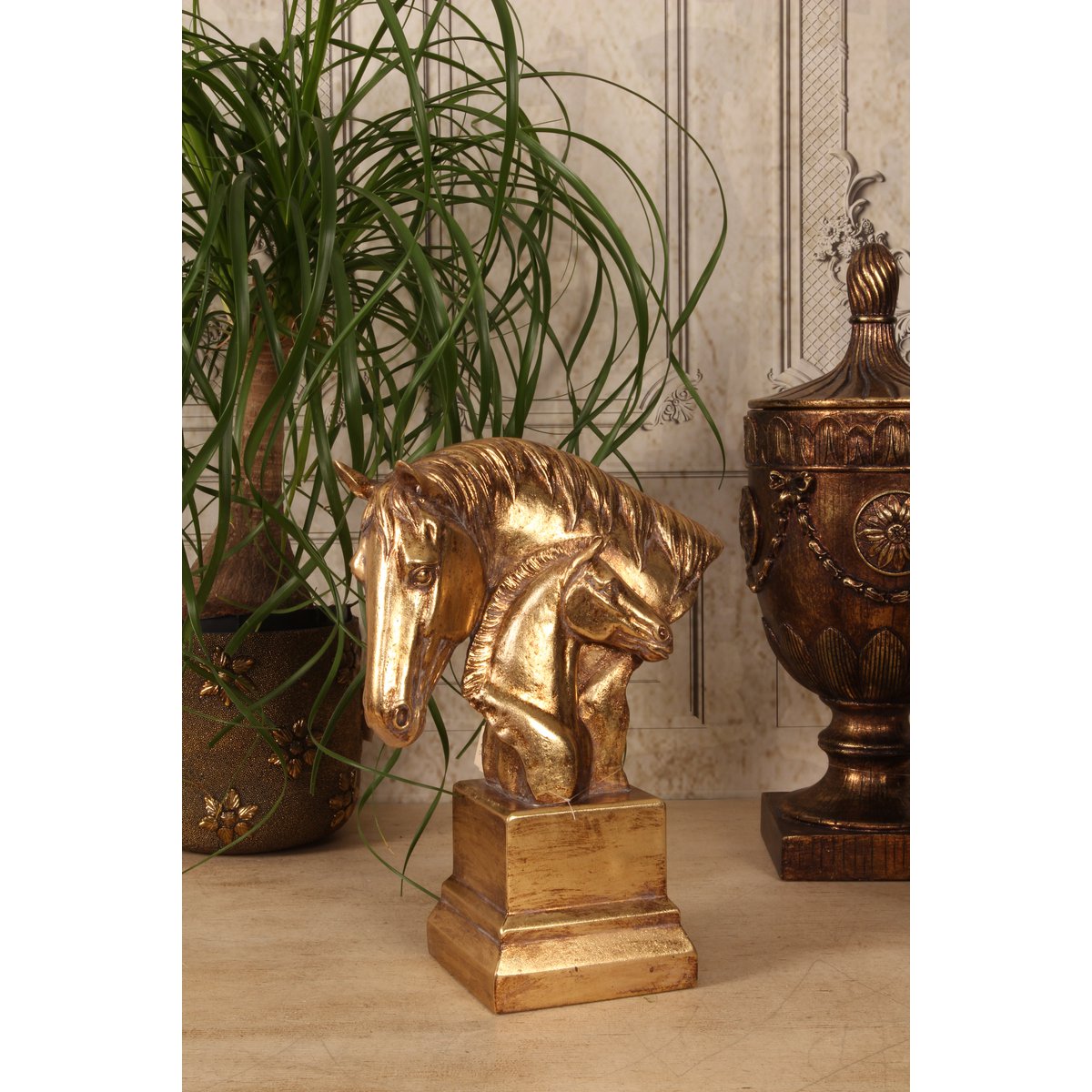 Doppelte Pferdekopfskulptur – Gold – Harz