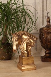 Doppelte Pferdekopfskulptur – Gold – Harz