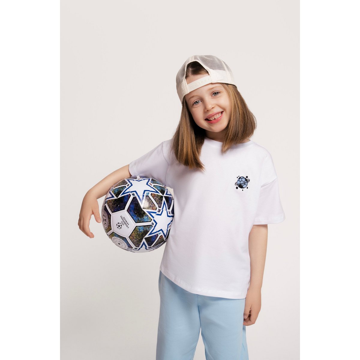 T-shirt gemaakt van katoen met voetbal borduurwerk