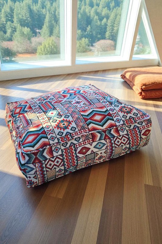 n.76 Cuscino da terra e Pouf