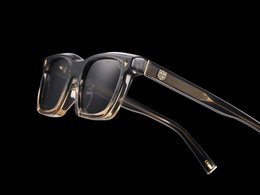 Walton & Mortimer Nr. 54: Transparente graue Sonnenbrille „Inferno“.