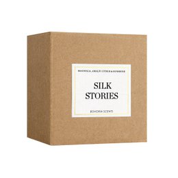 Świeca zapachowa Silk Stories 230g - drzewo cedrowo-sandałowe, 50h